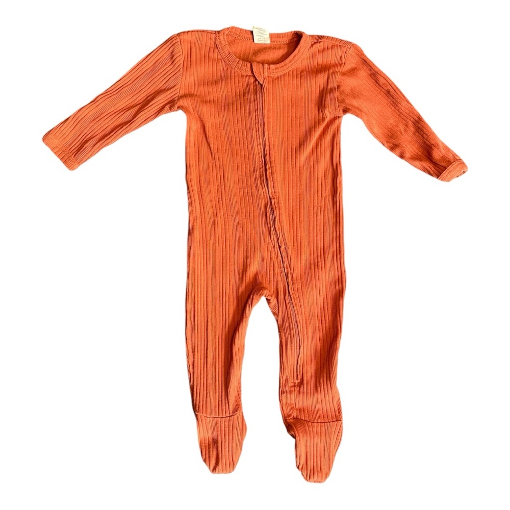 #072, kate quinn, zippered footed onesie, size 3-6 mo